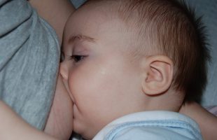 10 Free Apps to Make Breastfeeding Easier for New Moms