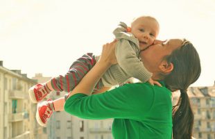 A Guide to Glam for Busy Moms to Look Like a Beauty Pro